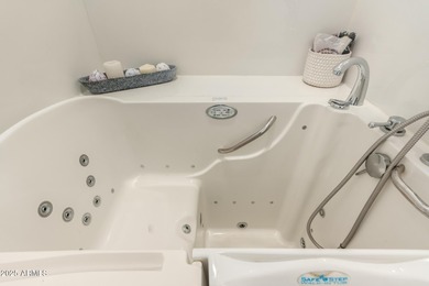 Motivated sellers! Beautiful villa on a premium corner greenbelt on Oakwood Golf Club  in Arizona - for sale on GolfHomes.com, golf home, golf lot