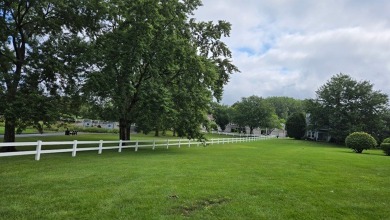 Welcome to this bright and inviting 2-bedroom, 2-bath condo in on Fox Run Golf Links in Illinois - for sale on GolfHomes.com, golf home, golf lot