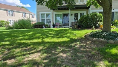Welcome to this bright and inviting 2-bedroom, 2-bath condo in on Fox Run Golf Links in Illinois - for sale on GolfHomes.com, golf home, golf lot