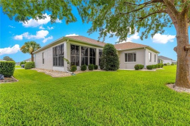 *** WONDERFUL HOME ***  3 Bed / 2 Bath with Golf Cart Garage ! on Ocala Palms Golf and Country Club in Florida - for sale on GolfHomes.com, golf home, golf lot