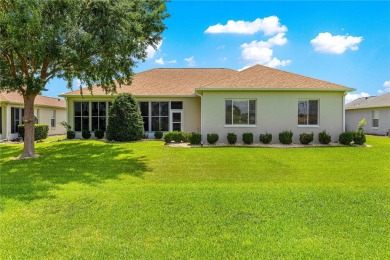 *** WONDERFUL HOME ***  3 Bed / 2 Bath with Golf Cart Garage ! on Ocala Palms Golf and Country Club in Florida - for sale on GolfHomes.com, golf home, golf lot