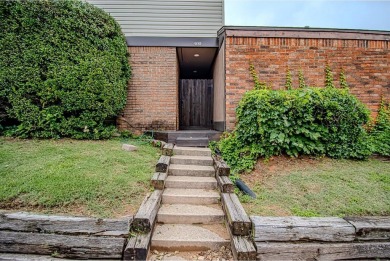 Stunning 4-Bedroom Townhome Near UCO - Renovated  Move-In 
 on KickingBird Golf Course in Oklahoma - for sale on GolfHomes.com, golf home, golf lot