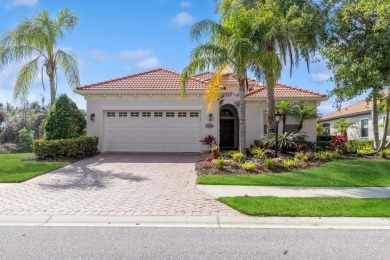 This beautifully updated 3-bedroom, 2-bathroom home offers 2,166 on Ritz-Carlton Members Golf Club in Florida - for sale on GolfHomes.com, golf home, golf lot