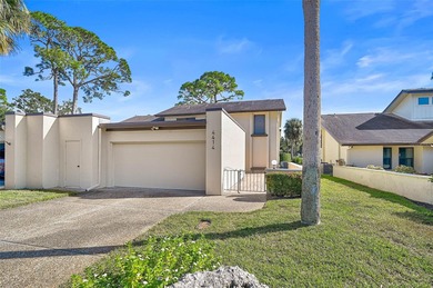 Short Sale. Step into a high-value opportunity in the on IMG Academies Golf and Country Club in Florida - for sale on GolfHomes.com, golf home, golf lot