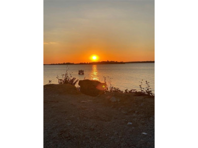 Discover the best of Lake Texoma living! Whether you're seeking on Tanglewood Resort in Texas - for sale on GolfHomes.com, golf home, golf lot
