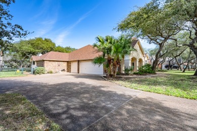 Located in the beautiful Rockport Country Club, this gracious on Rockport Country Club in Texas - for sale on GolfHomes.com, golf home, golf lot