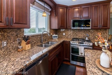 Meticulously maintained & tastefully updated 4 Bedroom / 2.5 on Beacon Hill Golf Club in Michigan - for sale on GolfHomes.com, golf home, golf lot