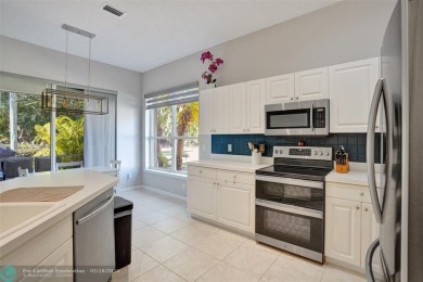 Spacious 3/2 villa offers over 2000sq. feet of living area!! on Aberdeen Golf and Country Club in Florida - for sale on GolfHomes.com, golf home, golf lot