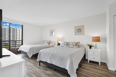 Amazing opportunity in the heart of Aventura. This bright on Turnberry Isle Resort and Club in Florida - for sale on GolfHomes.com, golf home, golf lot