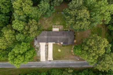 Move-in ready and full of charm, this delightful 3 bed, 2 bath on Lake Tansi Village Country Club in Tennessee - for sale on GolfHomes.com, golf home, golf lot