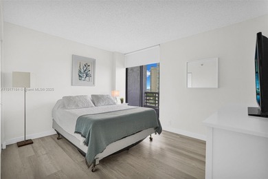 Amazing opportunity in the heart of Aventura. This bright on Turnberry Isle Resort and Club in Florida - for sale on GolfHomes.com, golf home, golf lot