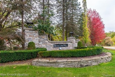 Meticulously maintained & tastefully updated 4 Bedroom / 2.5 on Beacon Hill Golf Club in Michigan - for sale on GolfHomes.com, golf home, golf lot