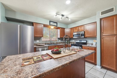 MOVE-IN READY ORO VALLEY GEM IN DESIRABLE VILLAGES OF LA CANADA! on El Conquistador Country Club - Canada in Arizona - for sale on GolfHomes.com, golf home, golf lot