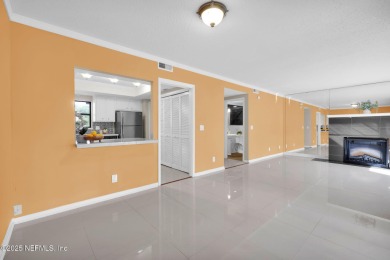 Updated End-Unit Condo in Deerwood Country Club Villas! Move-in on The Deerwood Country Club in Florida - for sale on GolfHomes.com, golf home, golf lot