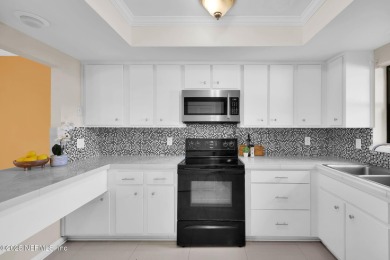 Updated End-Unit Condo in Deerwood Country Club Villas! Move-in on The Deerwood Country Club in Florida - for sale on GolfHomes.com, golf home, golf lot