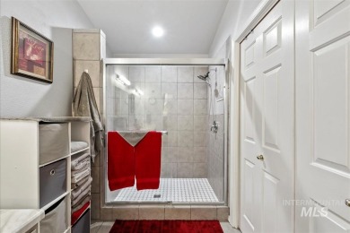 Beautifully updated and impeccably maintained single-level home on Lakeview Golf Club in Idaho - for sale on GolfHomes.com, golf home, golf lot