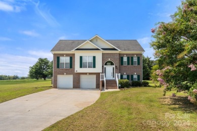 Move in Ready and cute as a button! All new flooring throughout on Lake Louise Golf Club in North Carolina - for sale on GolfHomes.com, golf home, golf lot