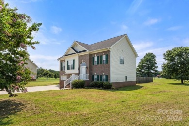 Move in Ready and cute as a button! All new flooring throughout on Lake Louise Golf Club in North Carolina - for sale on GolfHomes.com, golf home, golf lot