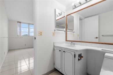 LUXURIOUS ISLAND STYLE 2BR/2BA with 17th hole PGA course green & on Hollybrook Golf and Tennis Club  in Florida - for sale on GolfHomes.com, golf home, golf lot