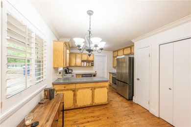 WELCOME HOME! This charming 2-bedrm, 2-bathrm home located in on Bella Vista Country Club and Golf Course in Arkansas - for sale on GolfHomes.com, golf home, golf lot