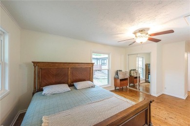 WELCOME HOME! This charming 2-bedrm, 2-bathrm home located in on Bella Vista Country Club and Golf Course in Arkansas - for sale on GolfHomes.com, golf home, golf lot