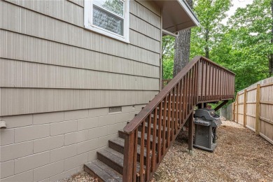 WELCOME HOME! This charming 2-bedrm, 2-bathrm home located in on Bella Vista Country Club and Golf Course in Arkansas - for sale on GolfHomes.com, golf home, golf lot