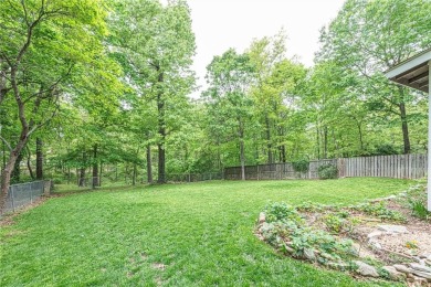 WELCOME HOME! This charming 2-bedrm, 2-bathrm home located in on Bella Vista Country Club and Golf Course in Arkansas - for sale on GolfHomes.com, golf home, golf lot