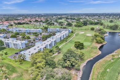 Well-maintained, spacious and bright 2-bedroom, 2-bath condo + on Oriole Golf and Tennis Club in Florida - for sale on GolfHomes.com, golf home, golf lot