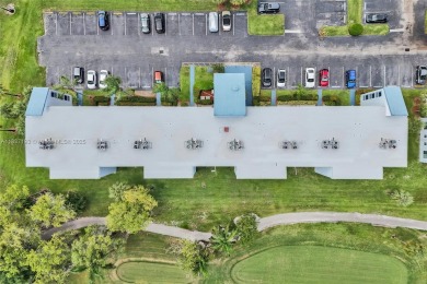 Well-maintained, spacious and bright 2-bedroom, 2-bath condo + on Oriole Golf and Tennis Club in Florida - for sale on GolfHomes.com, golf home, golf lot
