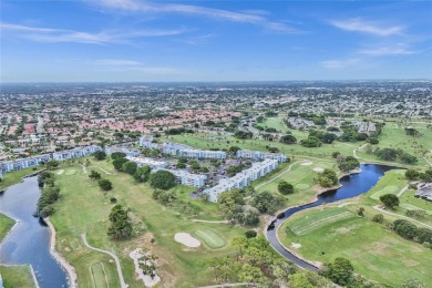 Well-maintained, spacious and bright 2-bedroom, 2-bath condo + on Oriole Golf and Tennis Club in Florida - for sale on GolfHomes.com, golf home, golf lot