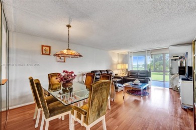 Well-maintained, spacious and bright 2-bedroom, 2-bath condo + on Oriole Golf and Tennis Club in Florida - for sale on GolfHomes.com, golf home, golf lot
