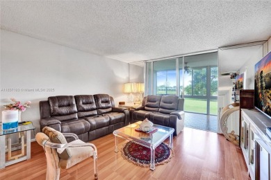 Well-maintained, spacious and bright 2-bedroom, 2-bath condo + on Oriole Golf and Tennis Club in Florida - for sale on GolfHomes.com, golf home, golf lot