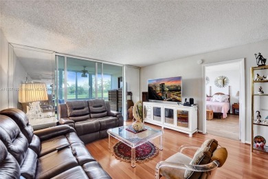 Well-maintained, spacious and bright 2-bedroom, 2-bath condo + on Oriole Golf and Tennis Club in Florida - for sale on GolfHomes.com, golf home, golf lot