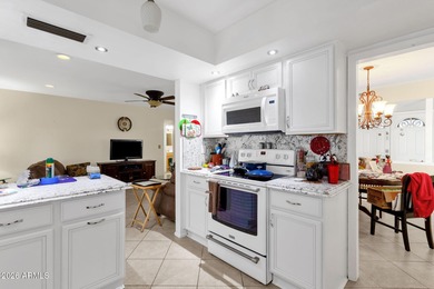 High-End Upgrades Meets Energy Efficiency in Sun City. Welcome on Sun City Lakes West and East in Arizona - for sale on GolfHomes.com, golf home, golf lot