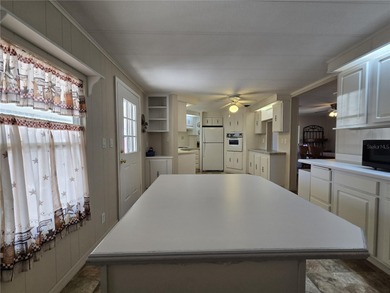 This 2-bedroom 2 bath home in Banbury Village of Zellwood on Zellwood Station Country Club in Florida - for sale on GolfHomes.com, golf home, golf lot