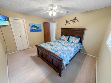 Charming 3-bedroom, 2-bath home with a 2-car garage on Alice Municipal Golf Course in Texas - for sale on GolfHomes.com, golf home, golf lot