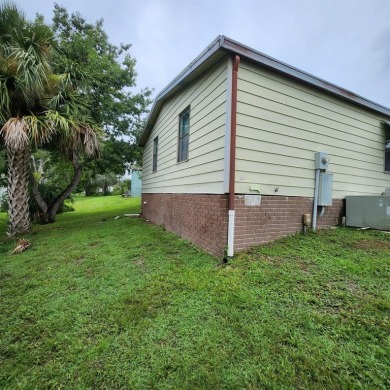 Come take a look at this home located in the GATED neighborhood on Silver Lake Executive Golf Course in Florida - for sale on GolfHomes.com, golf home, golf lot