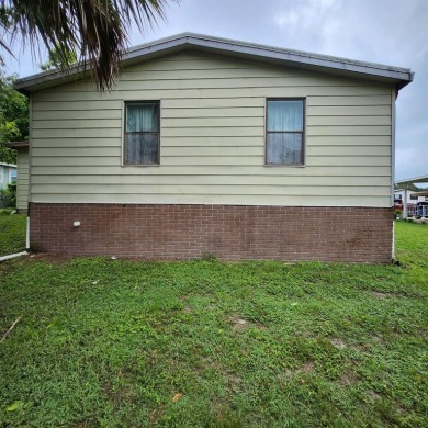 Come take a look at this home located in the GATED neighborhood on Silver Lake Executive Golf Course in Florida - for sale on GolfHomes.com, golf home, golf lot