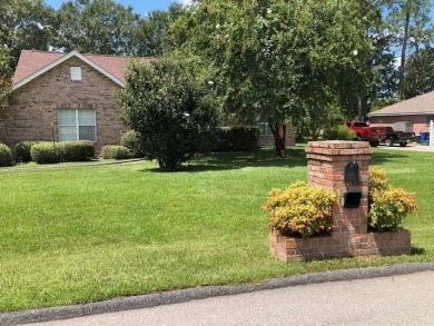 REDUCED PRICE to $395,000!  4 Sides Brick! Updates, Come see on Havana Golf and Country Club in Florida - for sale on GolfHomes.com, golf home, golf lot