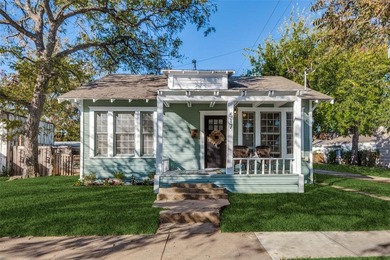 Welcome to this charming cottage nestled on a picturesque on Stevens Park Golf Course in Texas - for sale on GolfHomes.com, golf home, golf lot