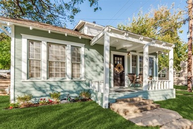 Welcome to this charming cottage nestled on a picturesque on Stevens Park Golf Course in Texas - for sale on GolfHomes.com, golf home, golf lot
