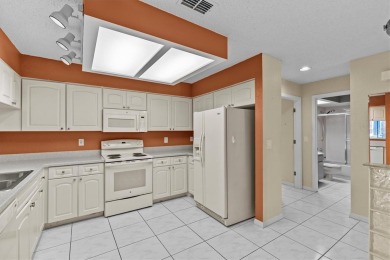 NTASTIC VALUE! LOWEST PRICED VILLA IN GREEN DOLPHIN! Great one on Tarpon Springs Golf Course in Florida - for sale on GolfHomes.com, golf home, golf lot