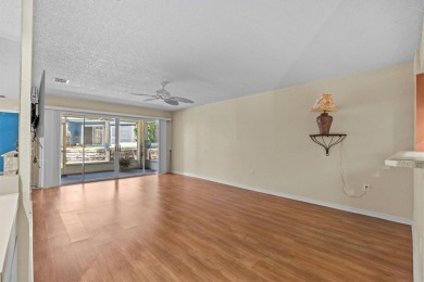 NTASTIC VALUE! LOWEST PRICED VILLA IN GREEN DOLPHIN! Great one on Tarpon Springs Golf Course in Florida - for sale on GolfHomes.com, golf home, golf lot