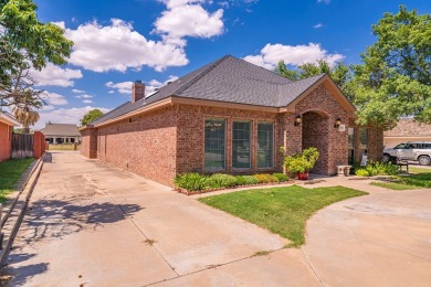 Looking for a low maintenance home ON THE COURSE? This is it!! on Green Tree Country Club in Texas - for sale on GolfHomes.com, golf home, golf lot