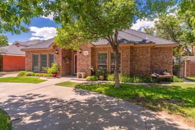 Looking for a low maintenance home ON THE COURSE? This is it!! on Green Tree Country Club in Texas - for sale on GolfHomes.com, golf home, golf lot