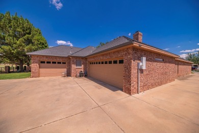 Looking for a low maintenance home ON THE COURSE? This is it!! on Green Tree Country Club in Texas - for sale on GolfHomes.com, golf home, golf lot