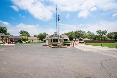 Nestled in the Lake Kiowa golf course community, this 3428 sqft on Lake Kiowa Golf Course in Texas - for sale on GolfHomes.com, golf home, golf lot