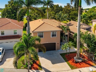 2017 NEWER ROOF, NEWER A.C.  SYSTEM, SELLERS ARE MOVING AND HAVE on Bonaventure Country Club in Florida - for sale on GolfHomes.com, golf home, golf lot