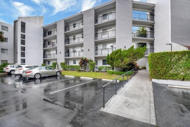 WELCOME TO THIS NATURALLY BRIGHT CONDO WITH SOUTH FACING VIEWS on Poinciana Golf Club in Florida - for sale on GolfHomes.com, golf home, golf lot