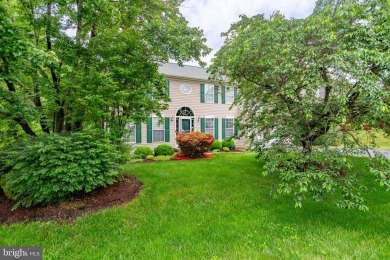 Exciting light filled 5BR colonial with over 3800 square feet on Lees Hill Golf Club in Virginia - for sale on GolfHomes.com, golf home, golf lot